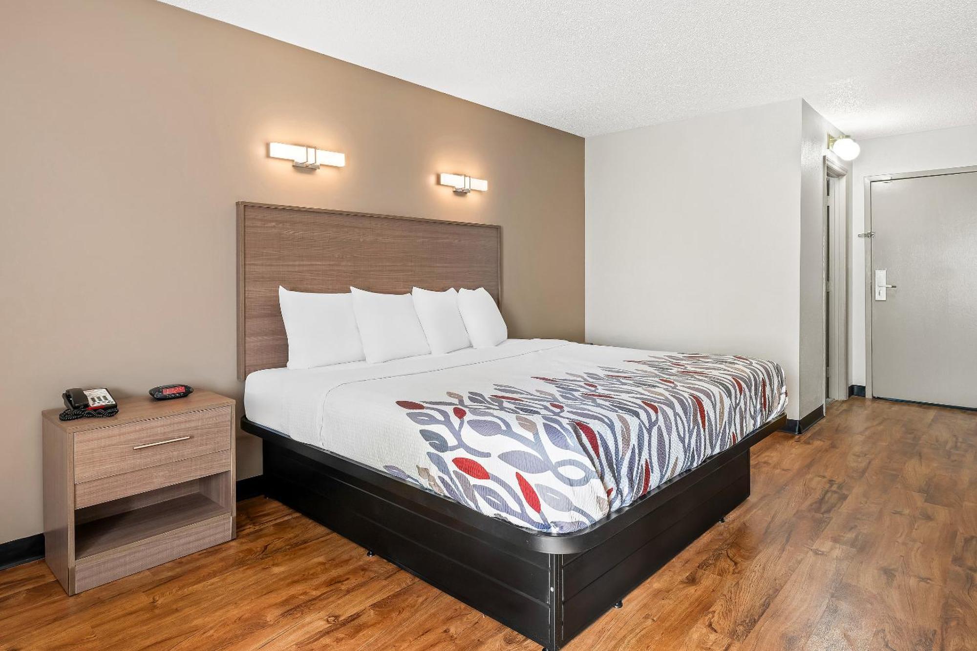 Red Roof Inn Charlotte - University Экстерьер фото
