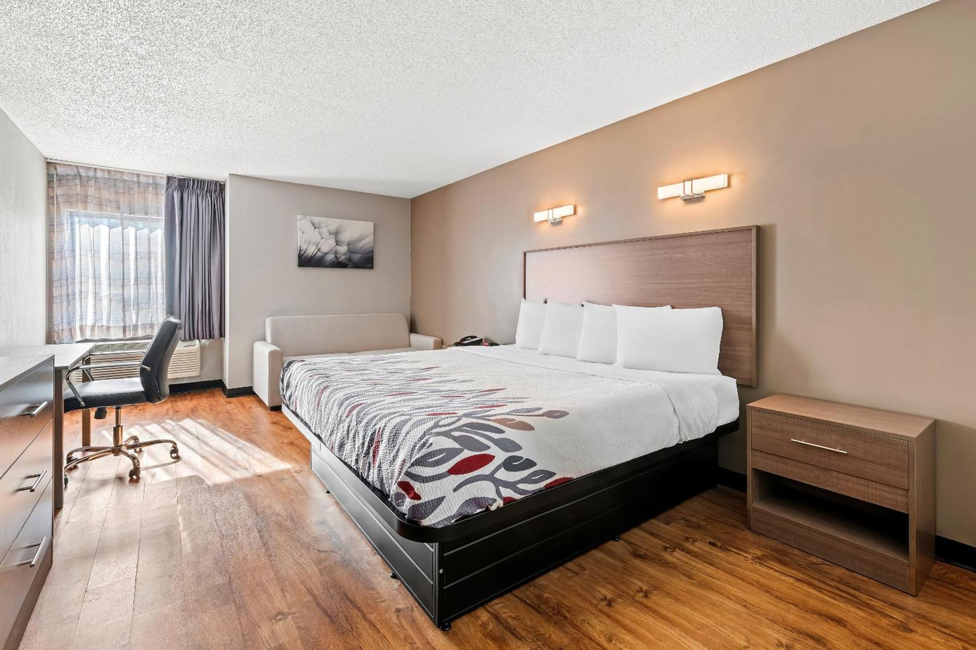 Red Roof Inn Charlotte - University Экстерьер фото