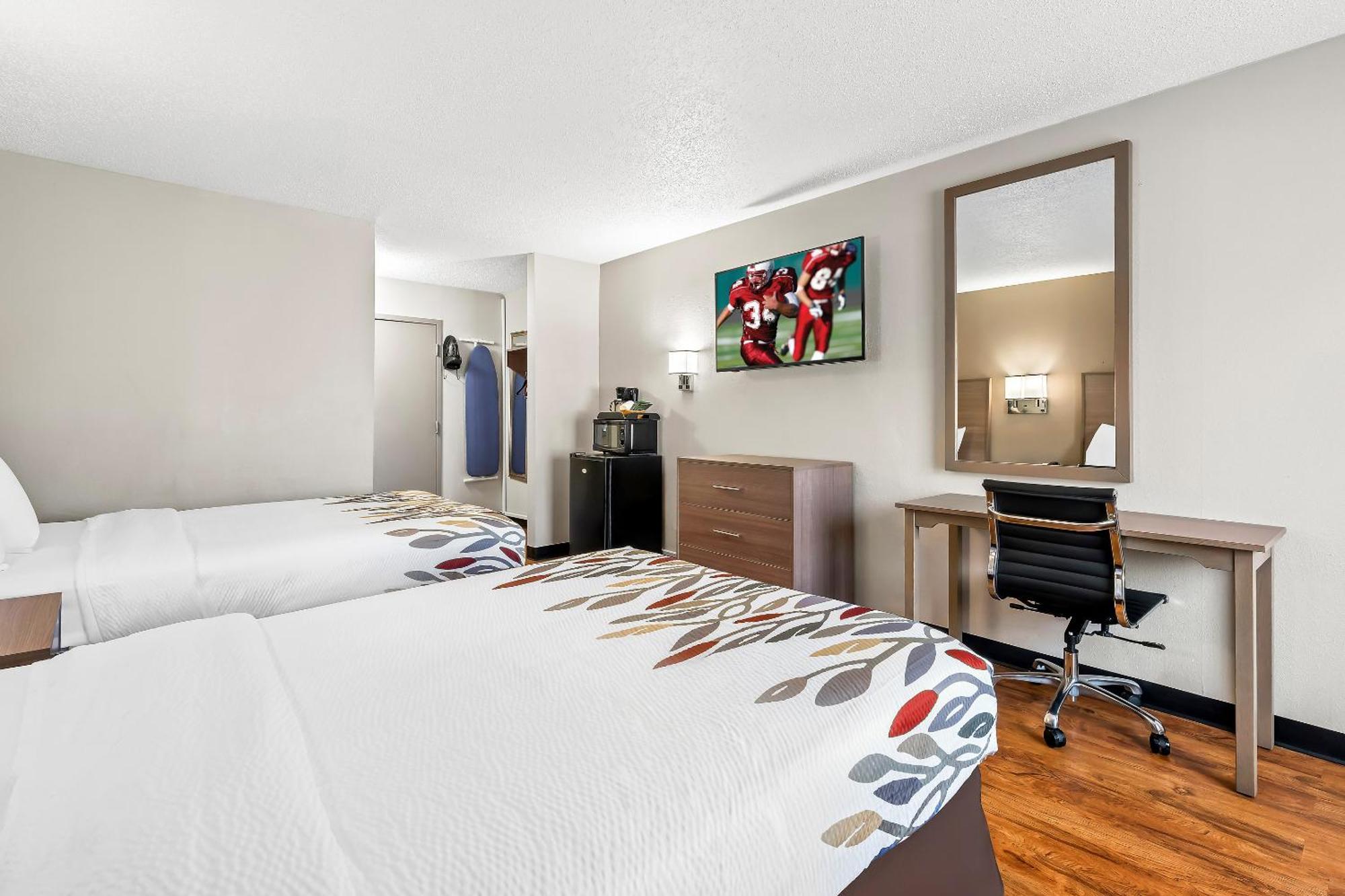 Red Roof Inn Charlotte - University Экстерьер фото