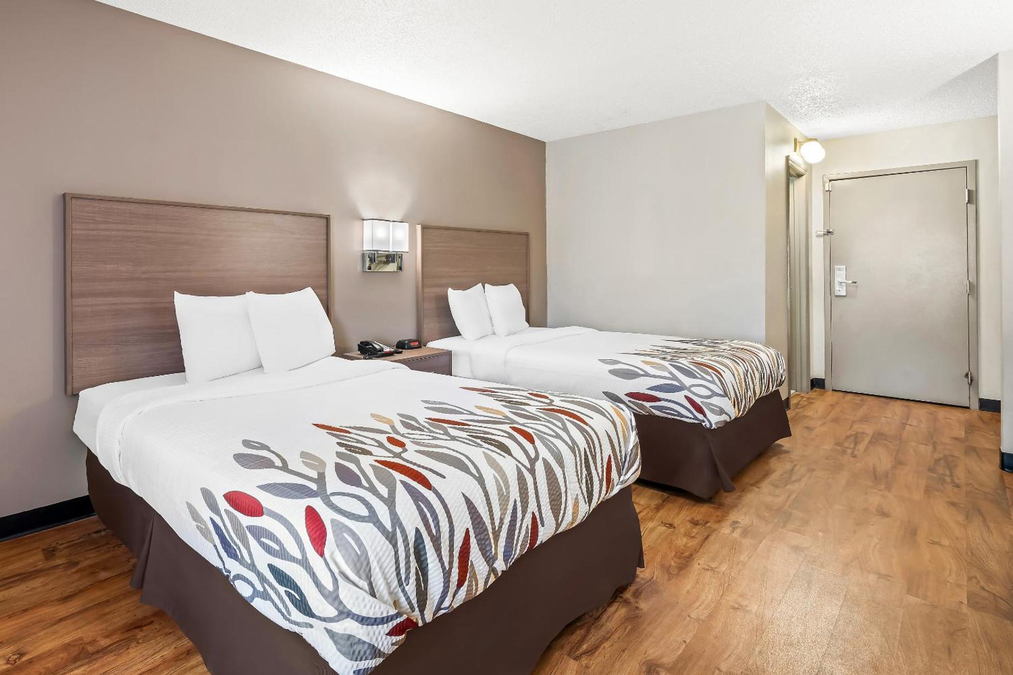 Red Roof Inn Charlotte - University Экстерьер фото