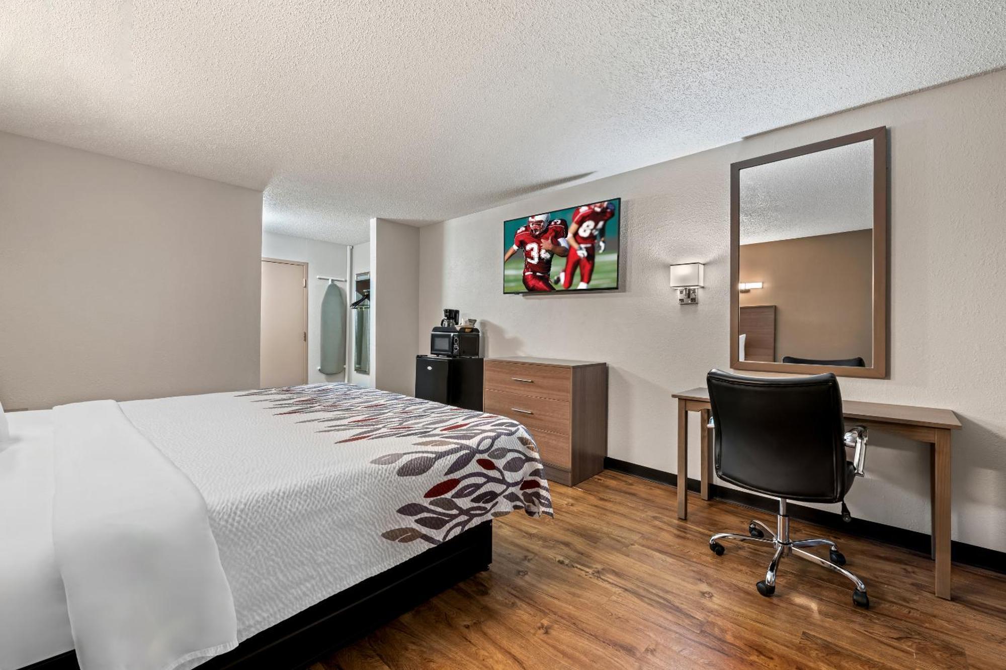 Red Roof Inn Charlotte - University Экстерьер фото