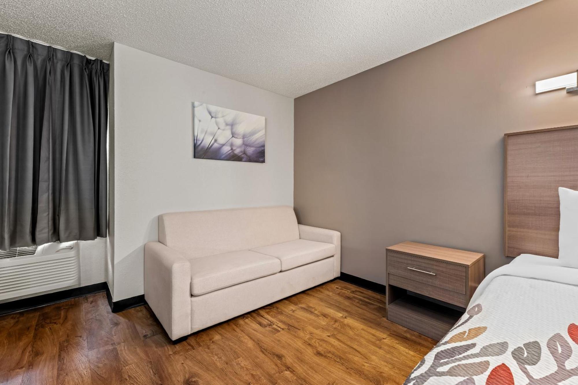 Red Roof Inn Charlotte - University Экстерьер фото