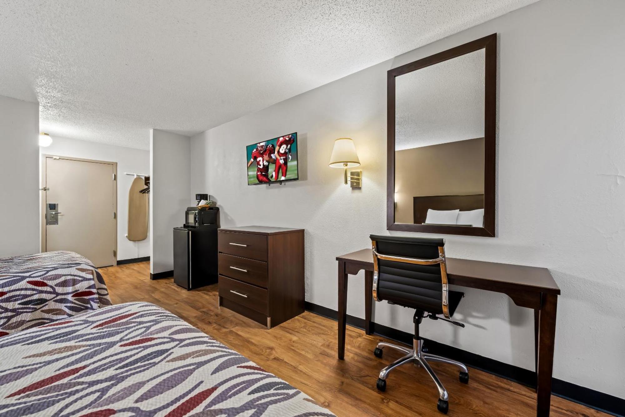 Red Roof Inn Charlotte - University Экстерьер фото